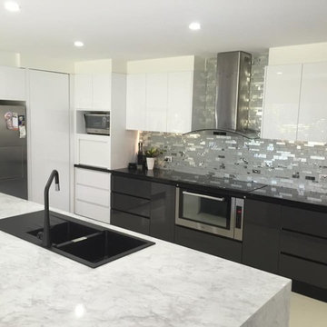 Contemporary White and Gray Marble