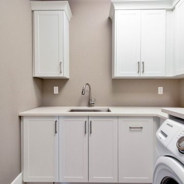Modern Home - Laundry Room
