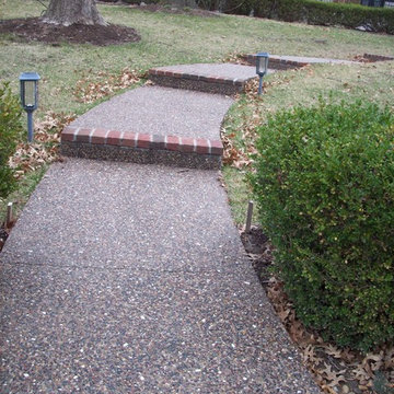 Clayton, Missouri Exposed Aggregate Walkway with Brick Edging