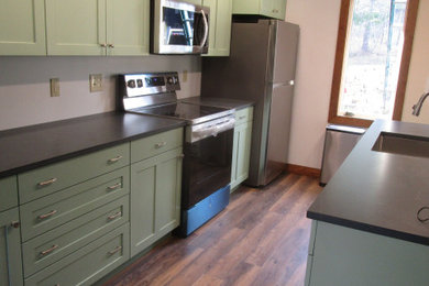 Example of a classic kitchen design in Burlington