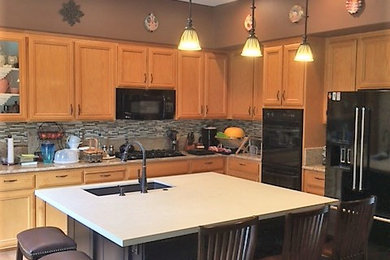 Eat-in kitchen photo in Other with an island