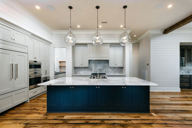 Example of a kitchen design in Charleston