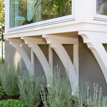 Custom support brackets for bay window