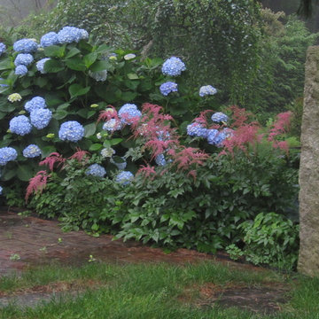 Split granite hitching post with hydrangea