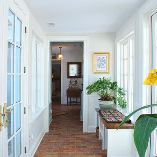 Idee per un ingresso o corridoio chic di medie dimensioni con pavimento alla veneziana