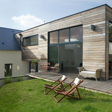 Une extension en bois côté jardin