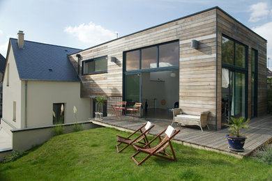 Idées déco pour une terrasse avec des plantes en pots latérale contemporaine de taille moyenne avec aucune couverture.