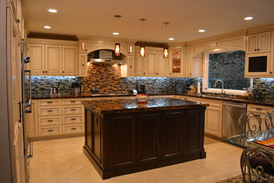 Example of a transitional kitchen design in Los Angeles