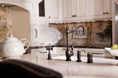 Elegant kitchen photo in San Diego
