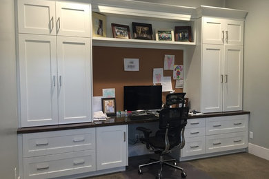 Example of a minimalist home office design in Salt Lake City