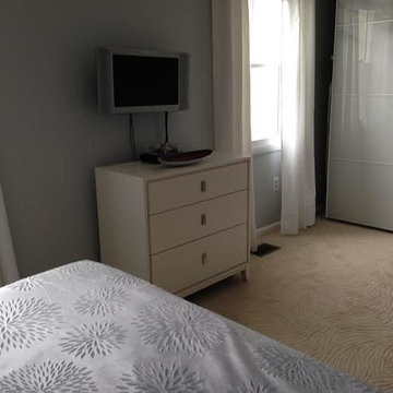 Modern bedroom grey/plum/white