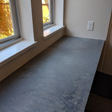 Small Transitional Kitchen