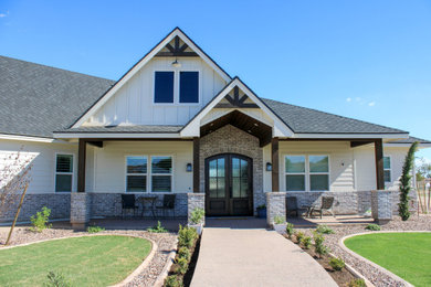 Example of a cottage exterior home design in Phoenix