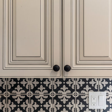 TRADITIONAL STYLE KITCHEN