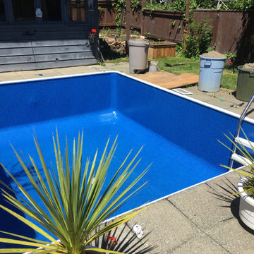 Small play and exercise pool