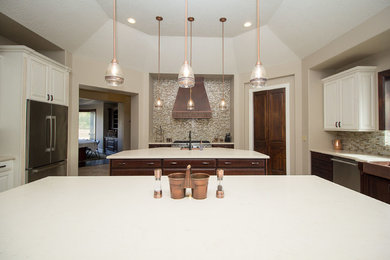 Example of a classic kitchen design in Houston