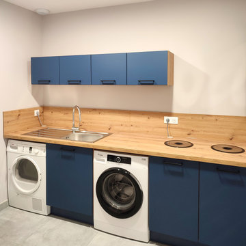 Aménagement d'une buanderie - Bleu et Bois - 6 m²