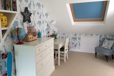 Mid-sized contemporary kids' room in Other with white walls and carpet for kids 4-10 years old.