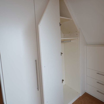 Schlafzimmer rot mit magnolie
