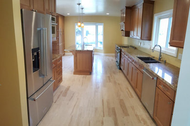 Kitchen photo in Los Angeles