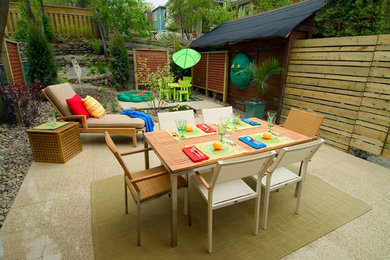 Inspiration for a modern landscaping in Toronto.
