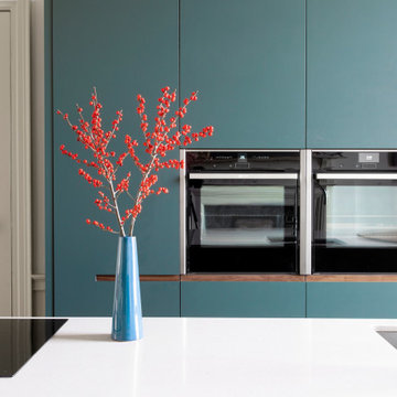 Modern hand-painted kitchen in Edinburgh Townhouse
