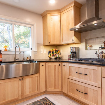Cozy Bright Kitchen