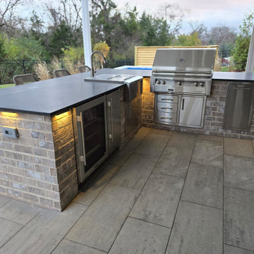 Caparos' Cozy Backyard