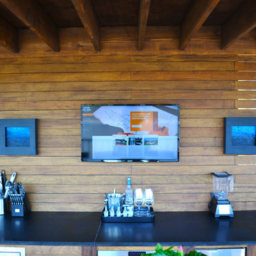 A Lakeview Roof Deck Lounge