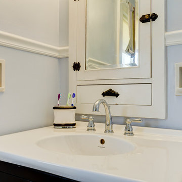 Upper Arlington Retro Style Bathroom
