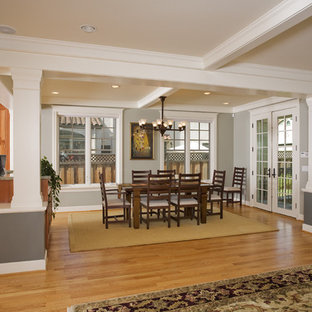 サンフランシスコのLDKの画像 (グレーの壁、無垢フローリング)