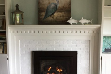 Beach style living room photo in Wilmington