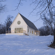 Houzz Tour: An Airy, Modern Fishing Cabin by the Lake