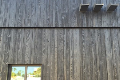 Example of an exterior home design in Phoenix