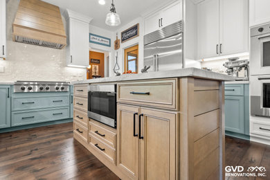 Example of a kitchen design in Sacramento