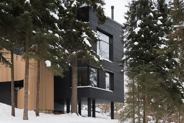 Современный Фасад дома by Le Atelier