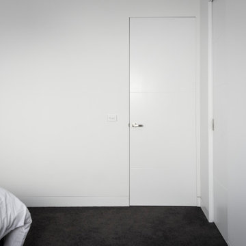 The EzyJamb Single Rebate (SRC) paired with AluBase aluminium skirting boards to