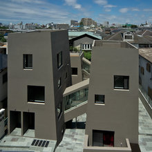 Houzzツアー：東京の閑静な住宅地に誕生した現代の長屋《にしはらのながや》