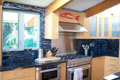 Example of a trendy kitchen design in Vancouver
