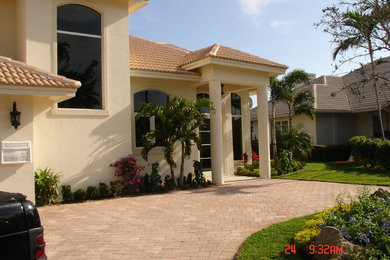 Example of a classic home design design in Miami