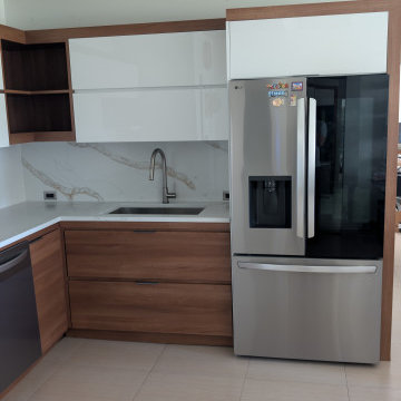 Modern Contrast: Two-Tone Kitchen Makeover with Quartz Countertops