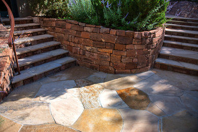 Inspiration for a traditional landscaping in Albuquerque.