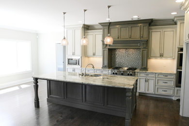 Kitchen - traditional kitchen idea in Atlanta