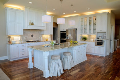 This is an example of a traditional kitchen in Milwaukee.