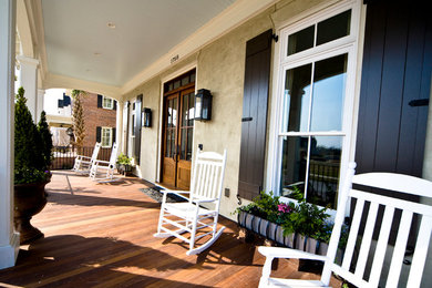 Mid-sized classic porch idea in Charleston