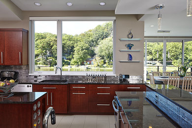 グランドラピッズにあるコンテンポラリースタイルのおしゃれなキッチンの写真