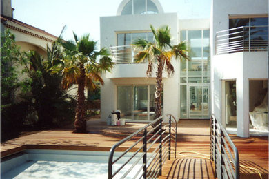 Trendy home design photo in Marseille