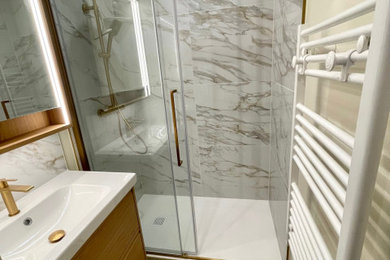 Aménagement d'une salle de bain classique.