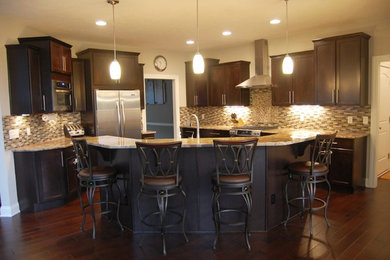 Inspiration for a timeless kitchen remodel in Cleveland