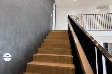 Staircase - contemporary staircase idea in Los Angeles